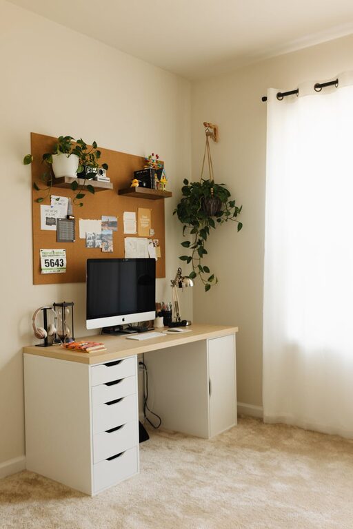 Tips for Creating a Cozy and Organized Home Office Space